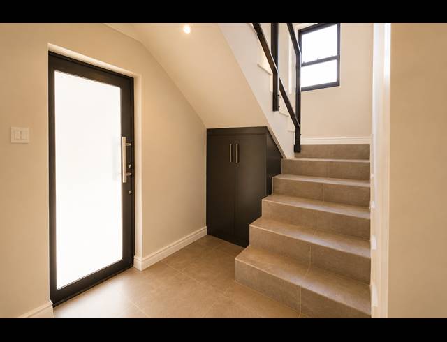 4 BEDROOM FREESTANDING FOR SALE IN SHELLEY POINT
